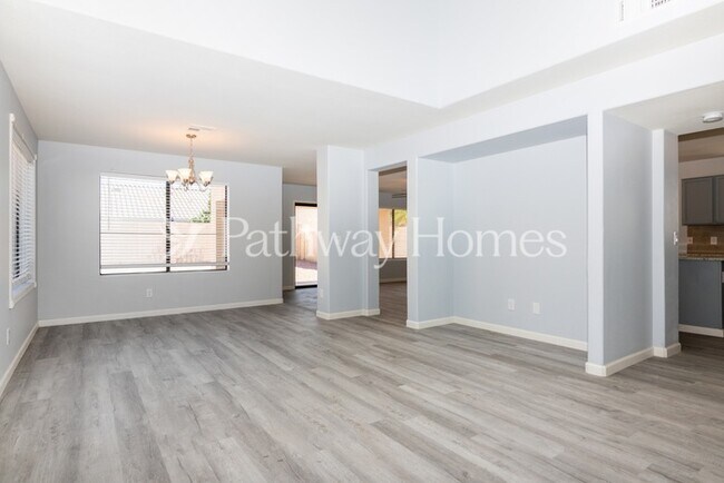 Building Photo - 3804 W Tonopah Dr