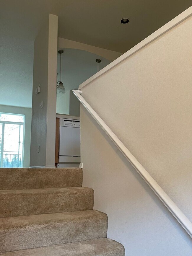 Foto del edificio - 3br/3ba Townhouse near 170th ave MAX station