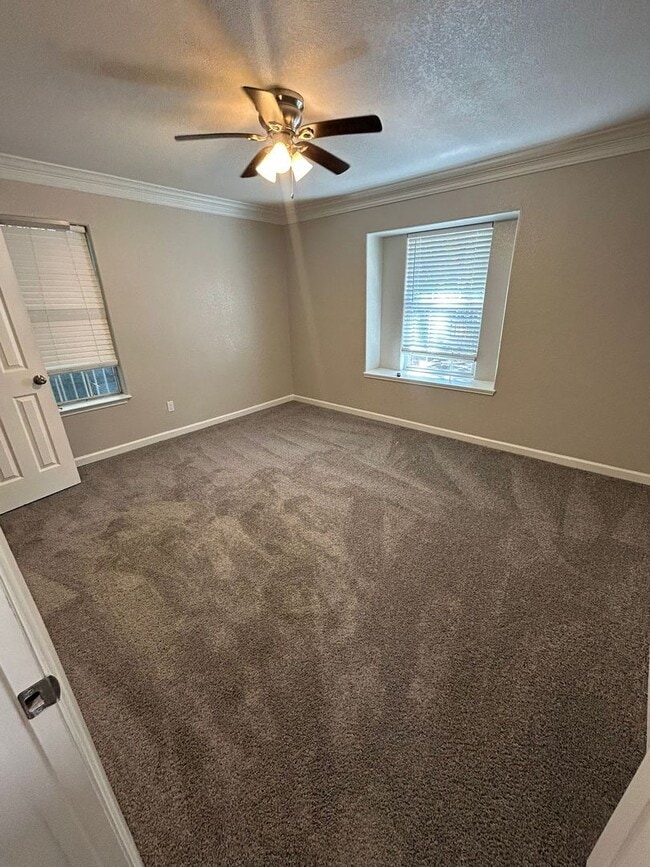 Foto del edificio - 4915 Heyworth Ave