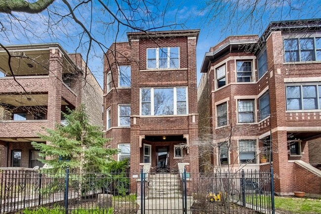 Building Photo - 1422 W Olive Ave