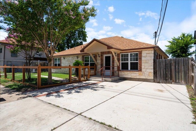 Building Photo - 500 Tillery St