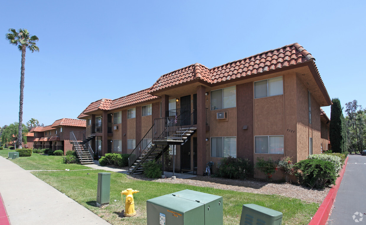 Primary Photo - Carlton Country Club Villas Apartments