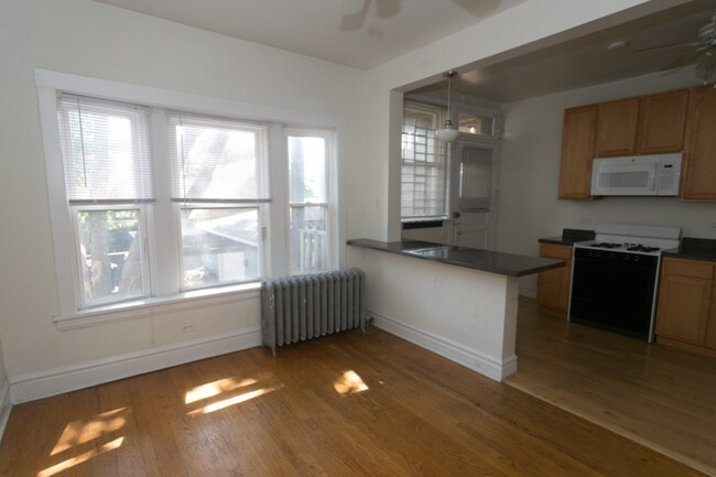 Foto del edificio - Lincoln Square / Ravenswood - 2 Bed / 1 Bath - Heat Included