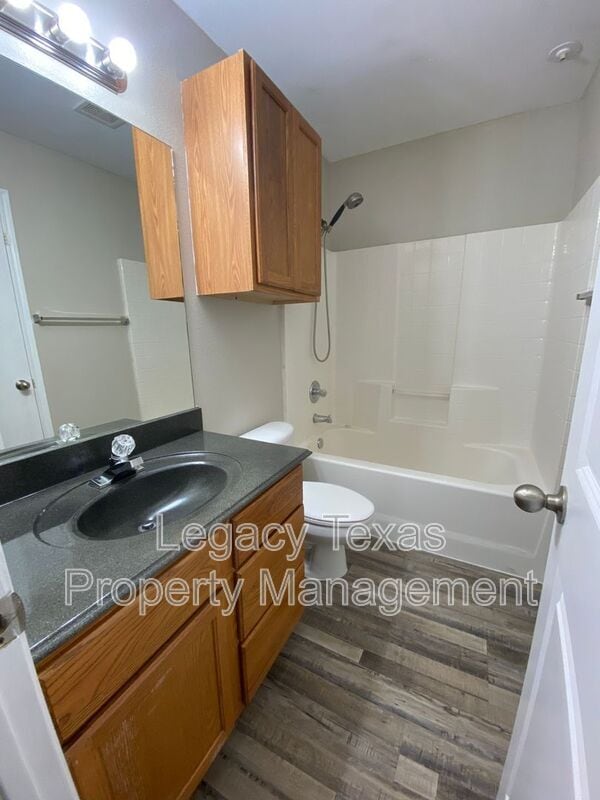 Foto del edificio - 641 Woodard Ave