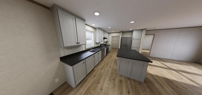 Building Photo - 217 Maple