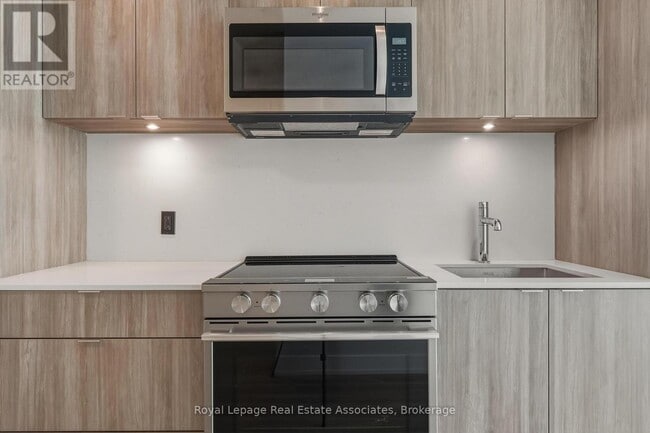 Photo du bâtiment - 25 Cordova Ave