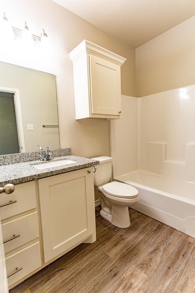 Foto del edificio - $1,200 OFF FIRST MONTH’S RENT
