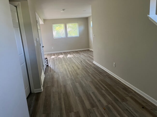 Building Photo - 3311 W Alvina Ave