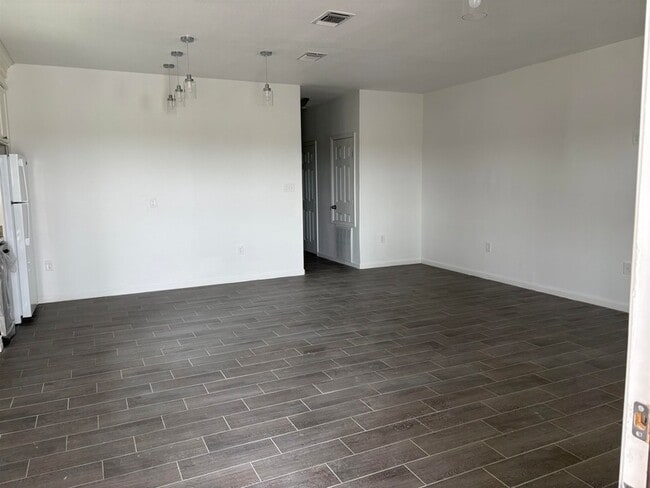 Building Photo - 311 Rosalinda Dr