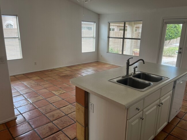 Building Photo - 6628 W Kristal Way