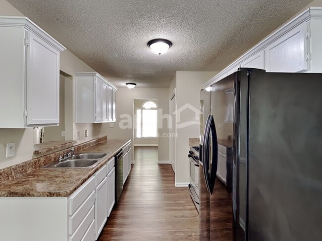 Building Photo - 3846 Deercreek Dr