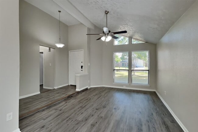 Foto del edificio - 10439 Lazy Meadows Dr