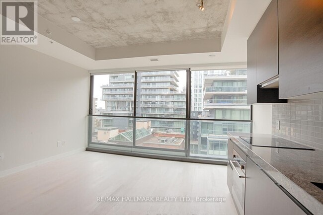 Building Photo - 629 King St W