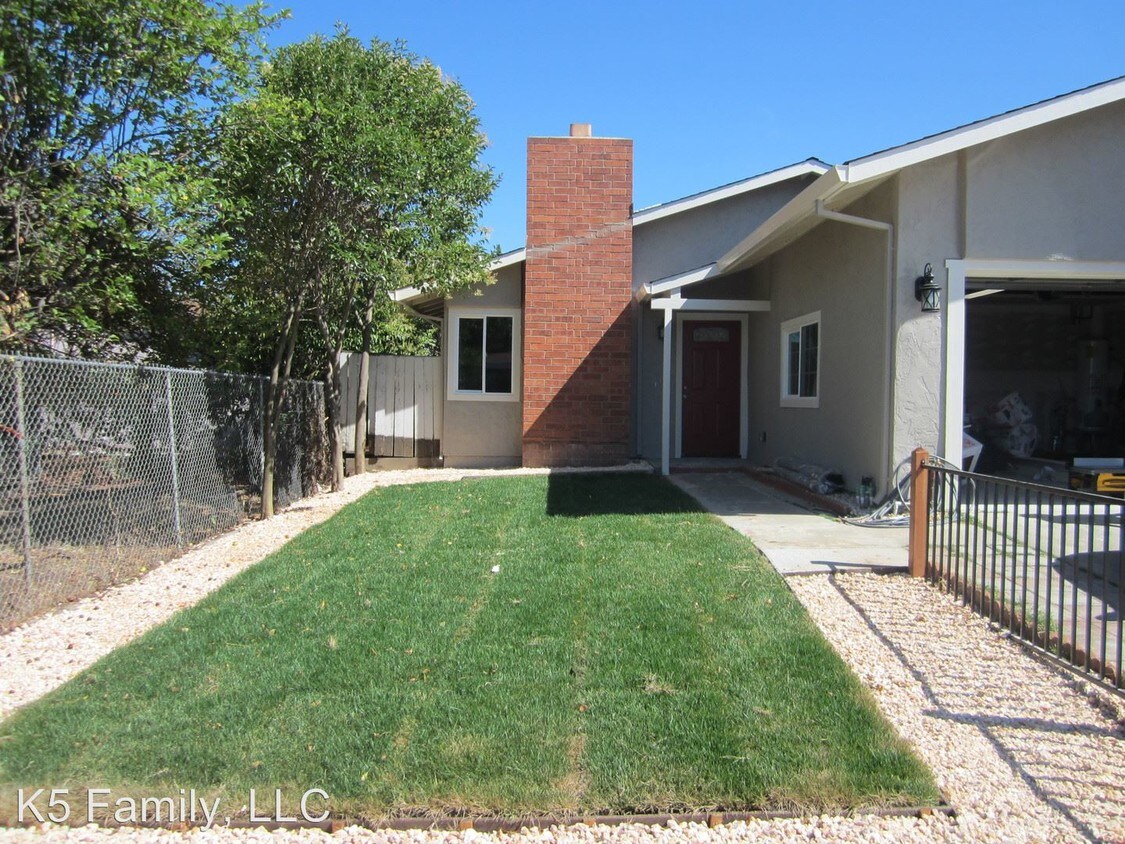 Primary Photo - 3 br, 2 bath House - 208 Holly Street