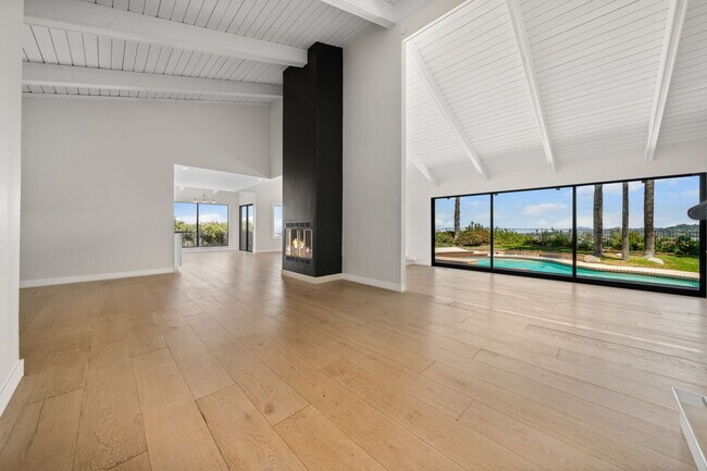 Building Photo - 16946 Encino Hills Dr