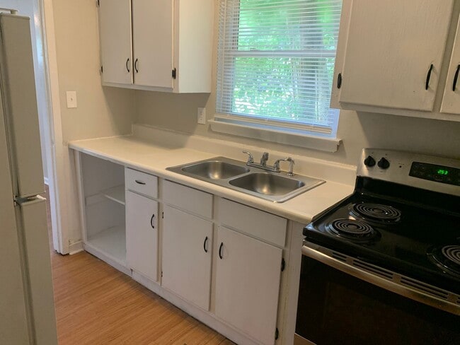 Foto del edificio - Cozy One Bedroom Duplex in Plaza Midwood!