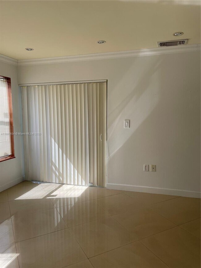 Foto del edificio - 17565 NW 67th Pl