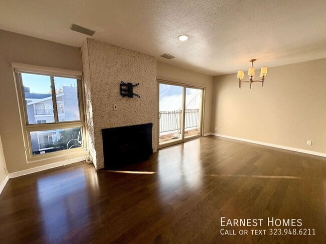 Building Photo - 141 S Clark Dr