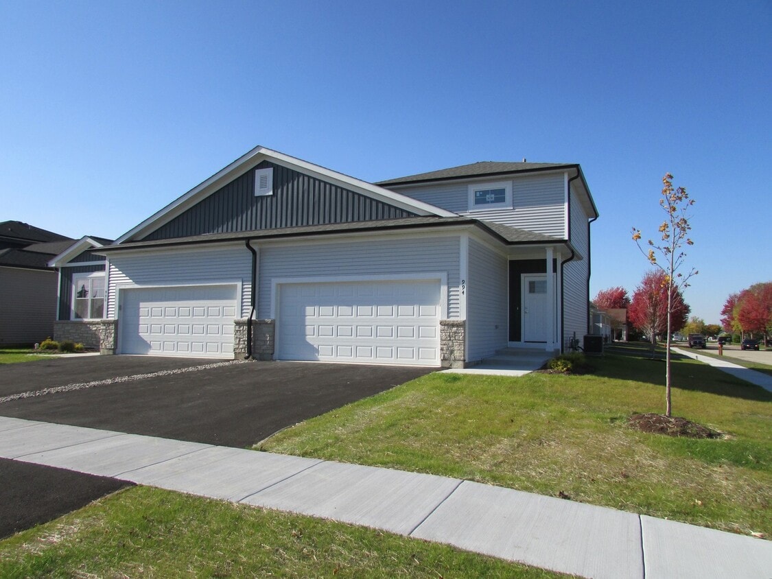 Primary Photo - 994 Center Dr