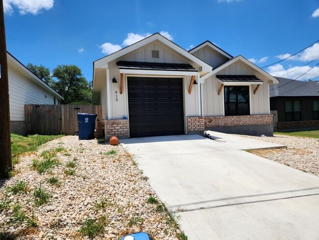 Building Photo - 415 Meeker Rd