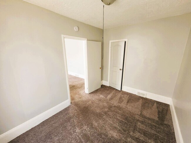 Building Photo - 3658 E 54th St