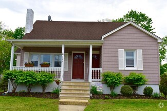 Building Photo - 306 Cedar St