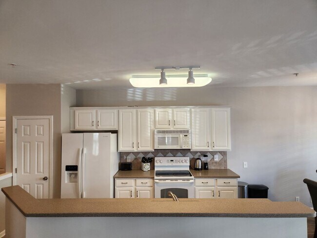Foto del edificio - 3 Bedroom 2 Bathroom Condo in Belle Vista Gated Community