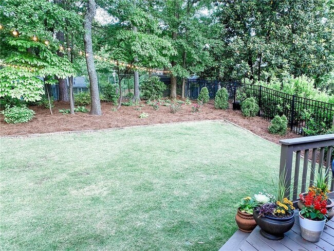 Foto del edificio - 2841 Cravenridge Dr NE