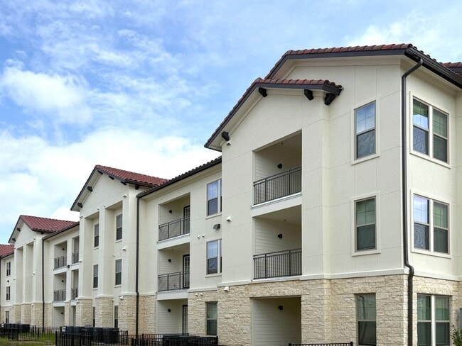 Building Photo - Northwoods