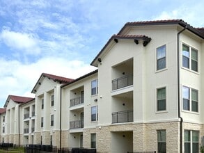 Building Photo - Northwoods