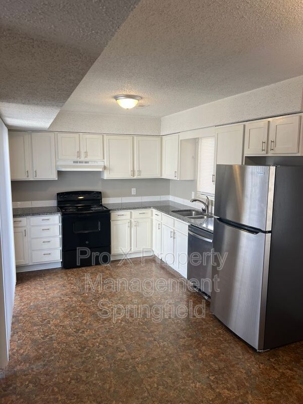 Building Photo - 1232-1242 E Guinevere St