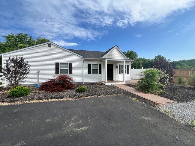 Foto del edificio - Cozy 2 BR/1 BA Cottage Home in Gambrills!