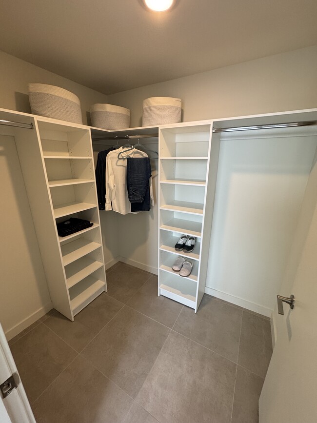 Full Walking Closet - 428 NW 32nd St