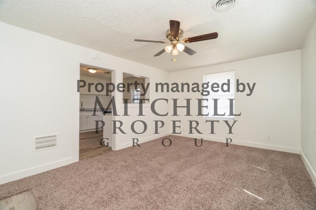 Foto del edificio - Welcome to 4106 S. Jackson! This beautiful...