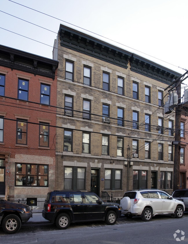 Primary Photo - 1019 Willow Ave