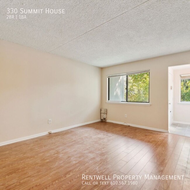 Building Photo - 2 Bed 1 Bath Summit House Condominium in W...