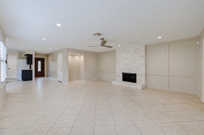 Building Photo - 11830 Oak Meadow Dr