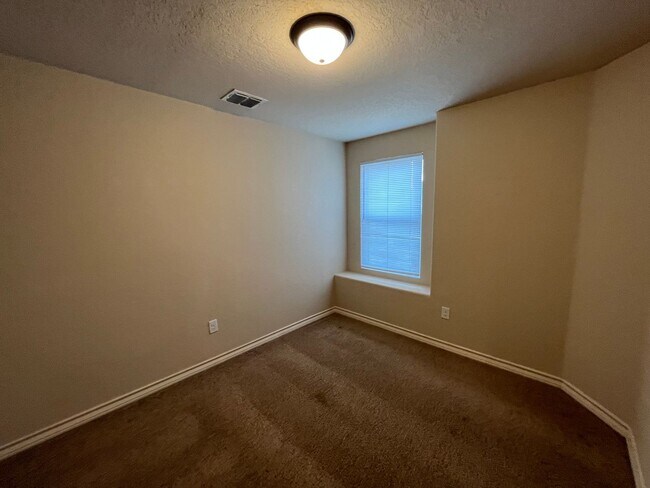 Foto del edificio - 6866 Lakeview Dr.