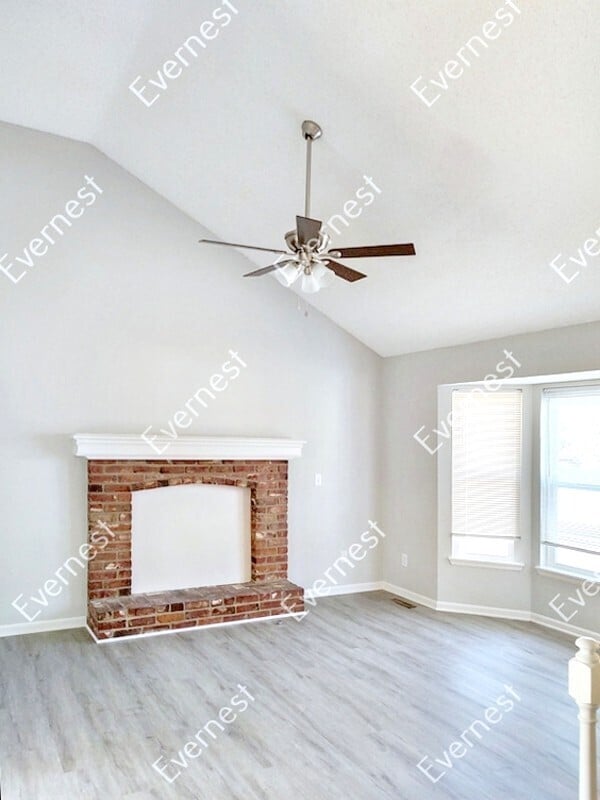 Building Photo - Charming 4-Bedroom Home with Spacious Yard...