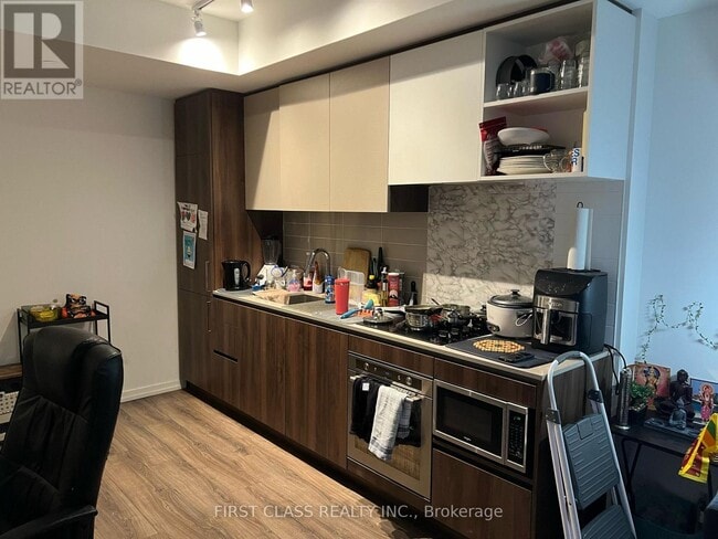 Photo du bâtiment - 1000 Portage Pkwy