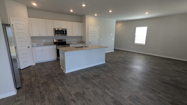 Building Photo - 107 Bottlebrush Dr