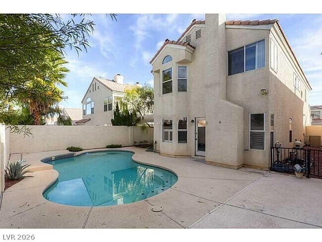 Foto del edificio - 8008 Dover Shores Ave