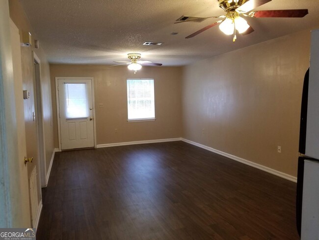 Building Photo - 405 E Lawnwood Ave