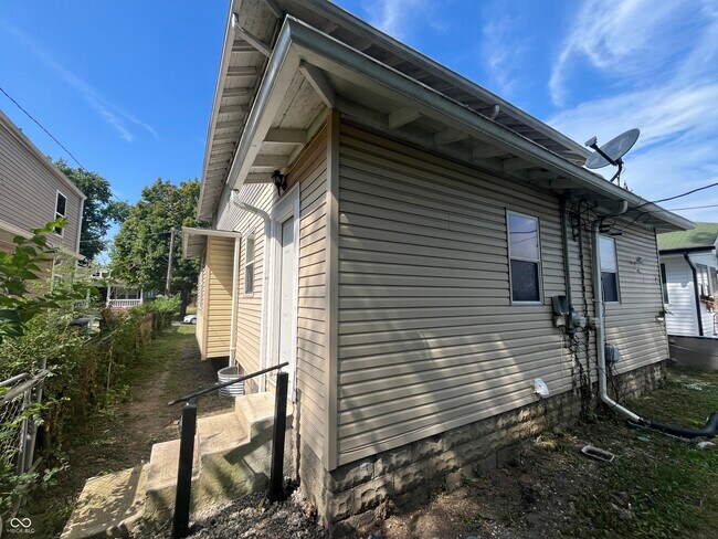 Building Photo - 3727 N Kenwood Ave