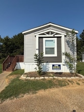 Building Photo - 3127 Greenfield Rd