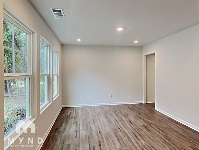 Building Photo - 1110 Wedgewood Dr NW
