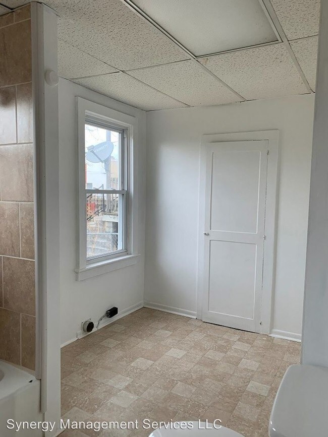 Building Photo - 237 S Mulberry St