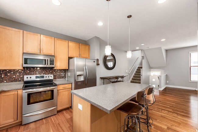 Building Photo - 579 E Rich St