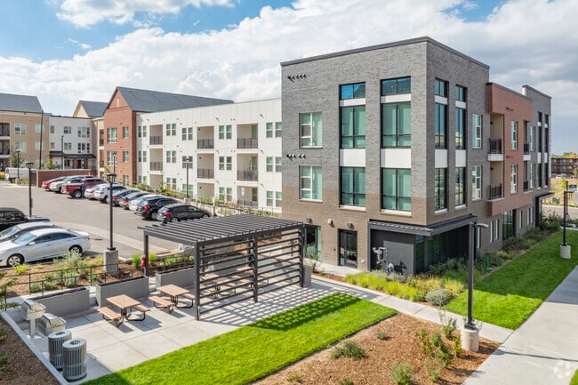 Building Photo - Sorella at Loretto Heights