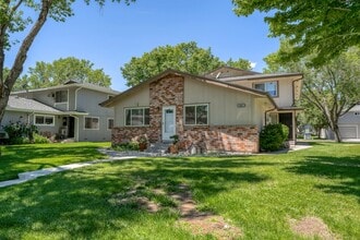 Building Photo - 661 Oakwood Dr